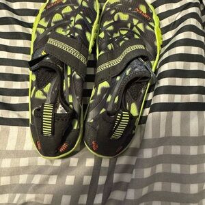 UBFEN Kids Water Shoes / Aqua Socks, great for swimming, beach, or outdoor play.